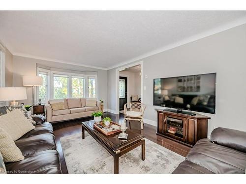 2 Chedoke Avenue, Hamilton, ON - Indoor Photo Showing Living Room