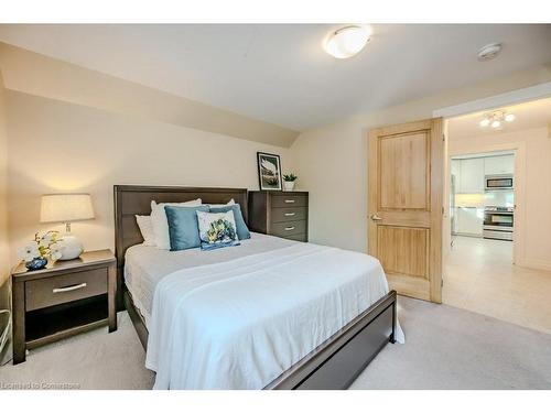 2 Chedoke Avenue, Hamilton, ON - Indoor Photo Showing Bedroom