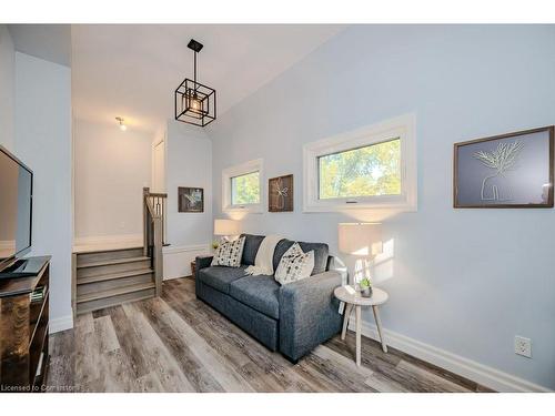 2 Chedoke Avenue, Hamilton, ON - Indoor Photo Showing Living Room