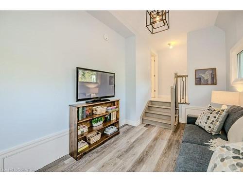 2 Chedoke Avenue, Hamilton, ON - Indoor Photo Showing Living Room