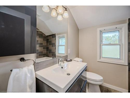 2 Chedoke Avenue, Hamilton, ON - Indoor Photo Showing Bathroom