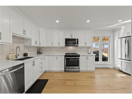 47 Haldibrook Road, Caledonia, ON - Indoor Photo Showing Kitchen With Double Sink With Upgraded Kitchen