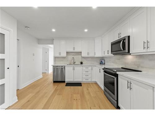 47 Haldibrook Road, Caledonia, ON - Indoor Photo Showing Kitchen With Double Sink With Upgraded Kitchen