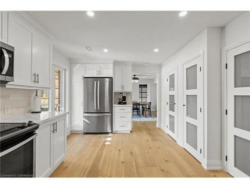 47 Haldibrook Road, Caledonia, ON - Indoor Photo Showing Kitchen With Upgraded Kitchen