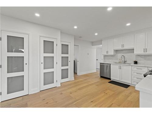 47 Haldibrook Road, Caledonia, ON - Indoor Photo Showing Kitchen