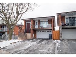 4254 Poltava Crescent  Mississauga, ON L4W 3C2