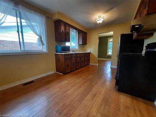 23 Alto Drive, Hamilton, ON - Indoor Photo Showing Kitchen