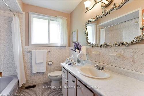 23 Alto Drive, Hamilton, ON - Indoor Photo Showing Bathroom