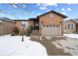 122 Fieldway Drive  Hamilton, ON L9A 2L6