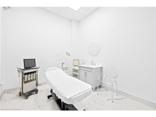 1-7097 Yonge Street, Markham, ON 