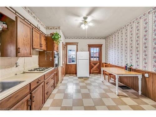 176 Belmont Avenue, Hamilton, ON - Indoor Photo Showing Kitchen