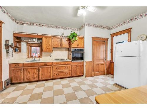 176 Belmont Avenue, Hamilton, ON - Indoor Photo Showing Kitchen