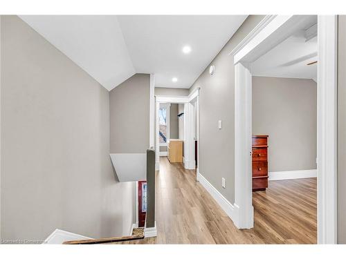 176 Belmont Avenue, Hamilton, ON - Indoor Photo Showing Other Room