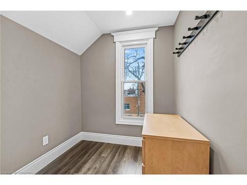 176 Belmont Avenue, Hamilton, ON - Indoor Photo Showing Other Room