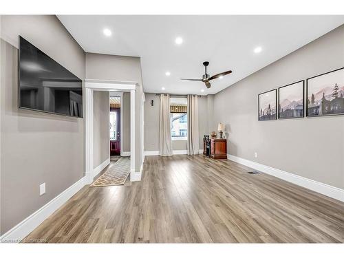 176 Belmont Avenue, Hamilton, ON - Indoor Photo Showing Other Room