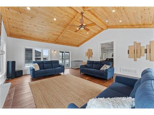 2210 Highway 54, Caledonia, ON - Indoor Photo Showing Living Room