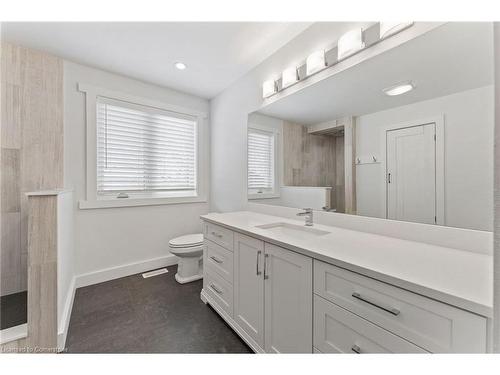 2210 Highway 54, Caledonia, ON - Indoor Photo Showing Bathroom