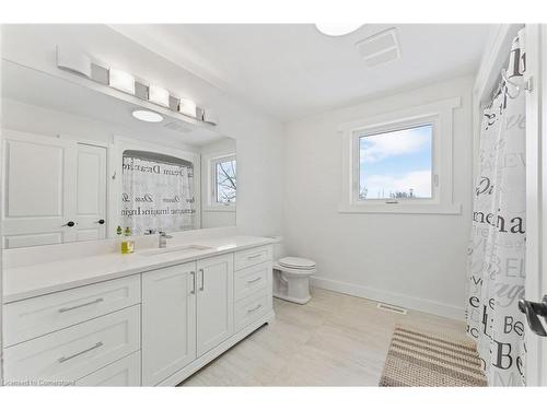 2210 Highway 54, Caledonia, ON - Indoor Photo Showing Bathroom