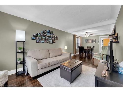 114 East 5Th Street, Hamilton, ON - Indoor Photo Showing Living Room