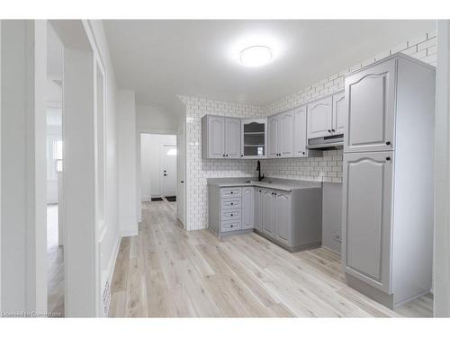 106 Weir Street N, Hamilton, ON - Indoor Photo Showing Kitchen