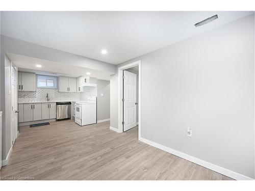 Lower-325 East 16Th Street, Hamilton, ON - Indoor Photo Showing Kitchen