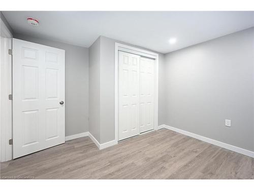 Lower-325 East 16Th Street, Hamilton, ON - Indoor Photo Showing Other Room