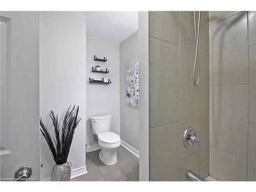 129 Birge Street, Hamilton, ON - Indoor Photo Showing Bathroom