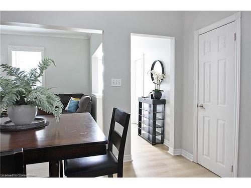 129 Birge Street, Hamilton, ON - Indoor Photo Showing Dining Room