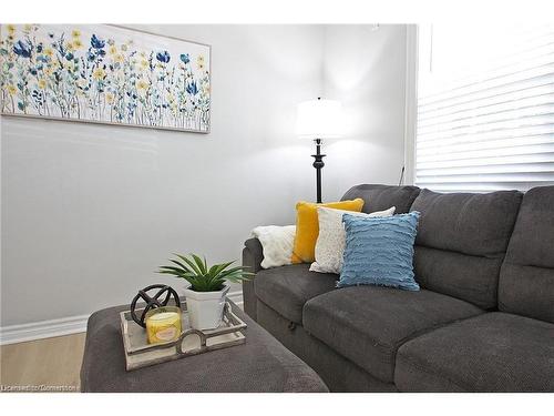 129 Birge Street, Hamilton, ON - Indoor Photo Showing Living Room