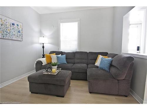 129 Birge Street, Hamilton, ON - Indoor Photo Showing Living Room