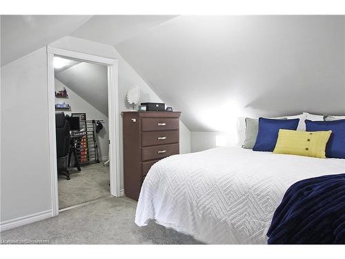 129 Birge Street, Hamilton, ON - Indoor Photo Showing Bedroom