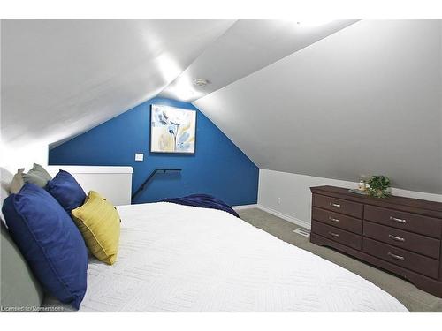 129 Birge Street, Hamilton, ON - Indoor Photo Showing Bedroom