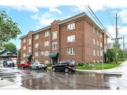 9-2 Vineland Avenue  Hamilton, ON L8M 1R4