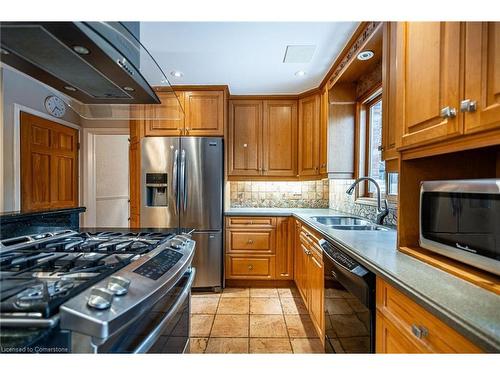 422 Mackay Court, Burlington, ON - Indoor Photo Showing Kitchen With Double Sink