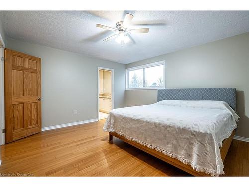 422 Mackay Court, Burlington, ON - Indoor Photo Showing Bedroom