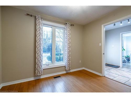 422 Mackay Court, Burlington, ON - Indoor Photo Showing Other Room