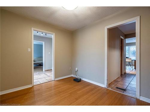 422 Mackay Court, Burlington, ON - Indoor Photo Showing Other Room