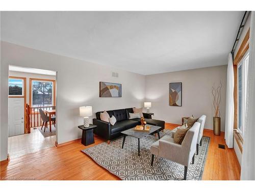 285 Rainbow Drive, Hamilton, ON - Indoor Photo Showing Living Room