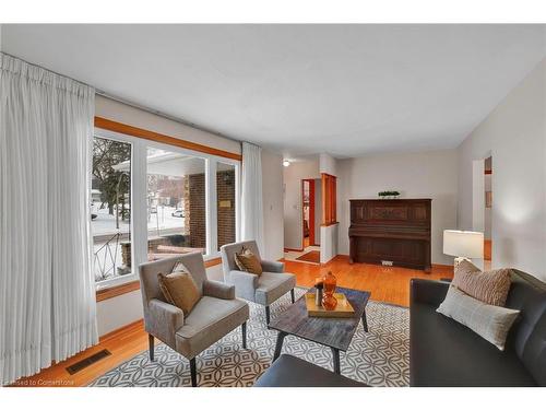 285 Rainbow Drive, Hamilton, ON - Indoor Photo Showing Living Room