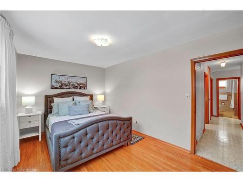 285 Rainbow Drive, Hamilton, ON - Indoor Photo Showing Bedroom