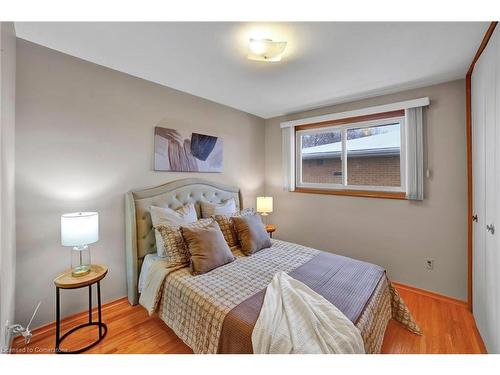 285 Rainbow Drive, Hamilton, ON - Indoor Photo Showing Bedroom