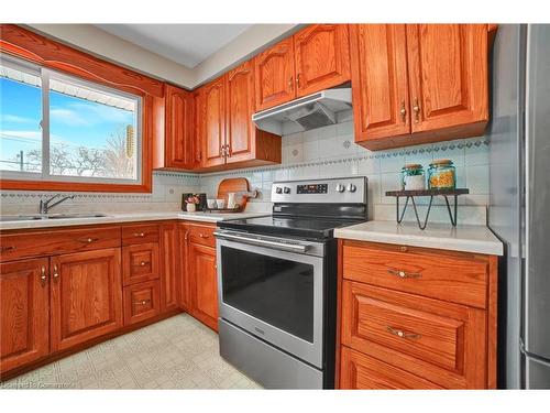 285 Rainbow Drive, Hamilton, ON - Indoor Photo Showing Kitchen With Double Sink