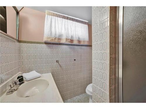 285 Rainbow Drive, Hamilton, ON - Indoor Photo Showing Bathroom