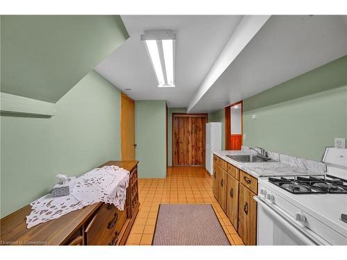 285 Rainbow Drive, Hamilton, ON - Indoor Photo Showing Kitchen