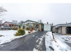 97 Guildwood Drive  Hamilton, ON L9C 6S3