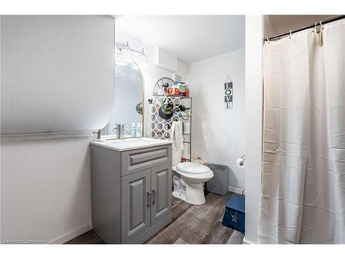 97 Guildwood Drive, Hamilton, ON - Indoor Photo Showing Bathroom