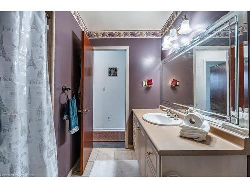 97 Guildwood Drive, Hamilton, ON - Indoor Photo Showing Bathroom