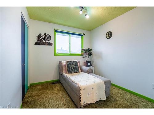 97 Guildwood Drive, Hamilton, ON - Indoor Photo Showing Bedroom