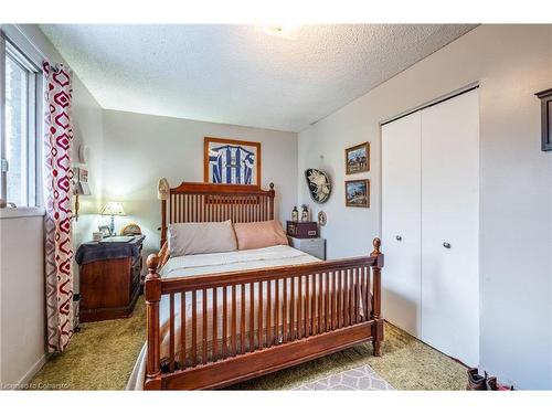 97 Guildwood Drive, Hamilton, ON - Indoor Photo Showing Bedroom