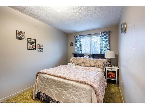 97 Guildwood Drive, Hamilton, ON - Indoor Photo Showing Bedroom